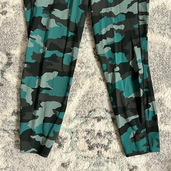 Lululemon Base Pace High-Rise Running Tight 25" - Picture 3 of 10